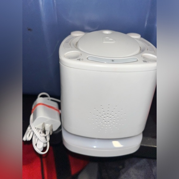 Munchkin® Nursery Projector and Sound Machine with LED Nightlight, White - Picture 3 of 5